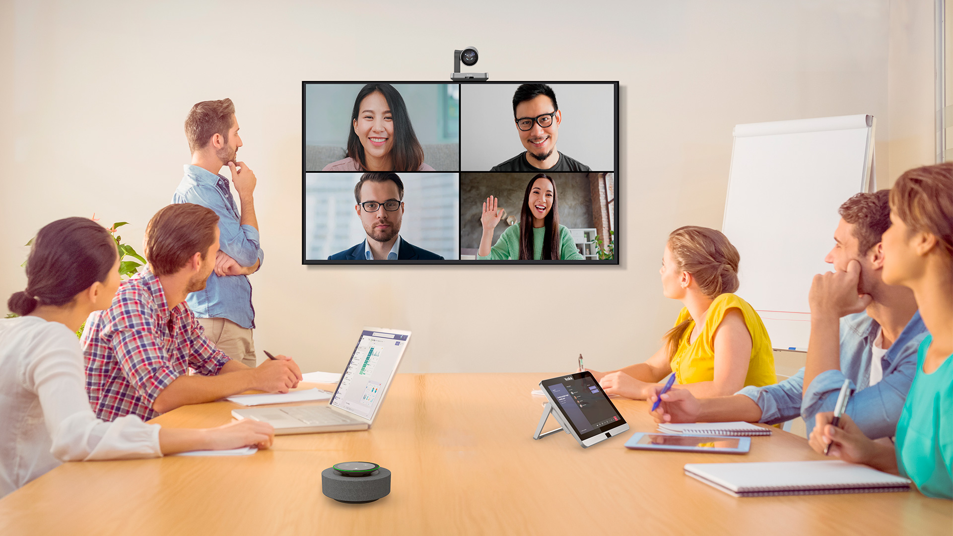 Videomøde i lokale med Yealink videokonferenceudstyr