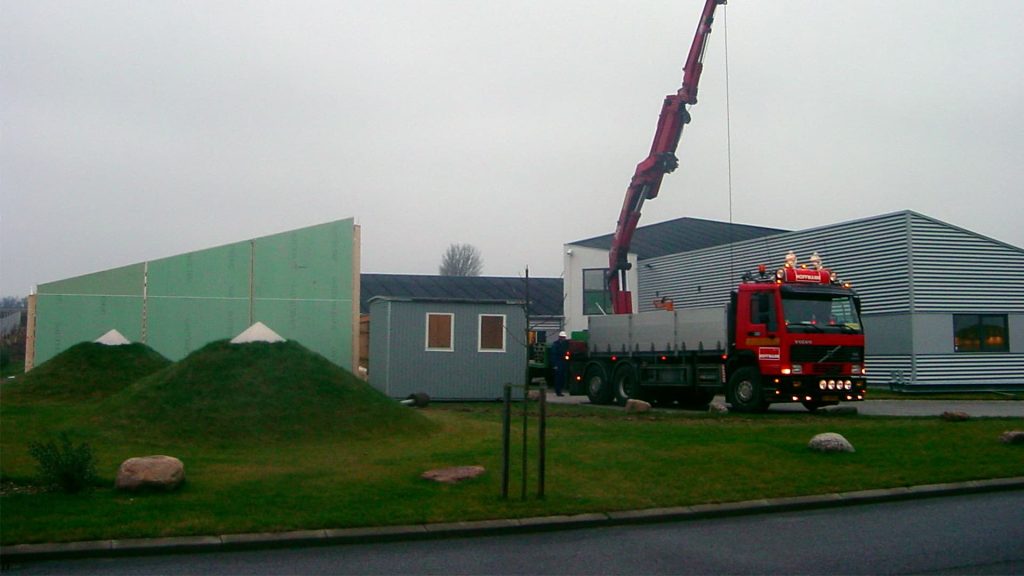 AV-Huset's domicil bliver opført i 2000